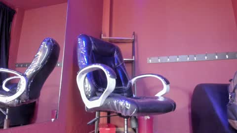 Snapshot of olivia_seex chatting on December 22, 1:00 pm online show from December 22, 1:00 pm