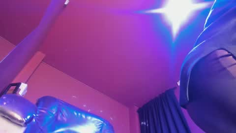 Snapshot of olivia_seex chatting on February 10, 12:50 pm online show from February 10, 12:50 pm