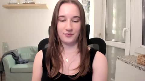 Oliwiaa2004 online show from February 16, 9:16 pm