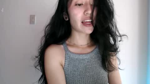 oliviaaa__ online show from February 6, 4:10 pm