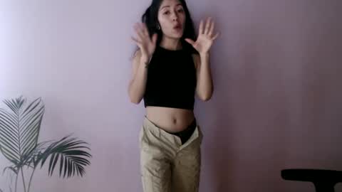 oliviaaa__ online show from April 6, 4:30 pm