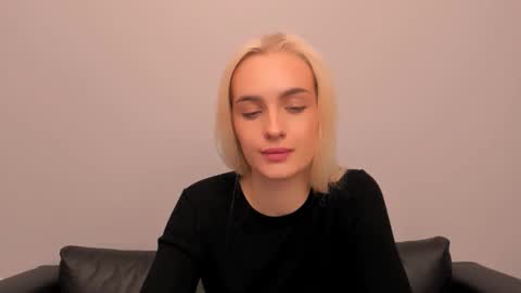 oliviaBeauty online show from November 28, 8:12 pm