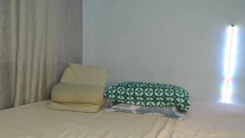 oliviajohnson20 online show from April 18, 2:25 am