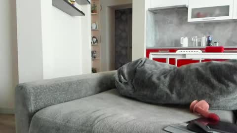 oliviamuur online show from March 31, 7:41 am