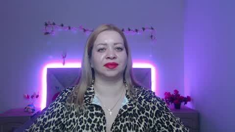Oliviaverr online show from April 10, 1:06 pm