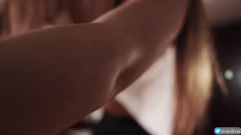 Snapshot of omiliver chatting on September 30, 6:24 pm    or    online show from September 30, 6:24 pm