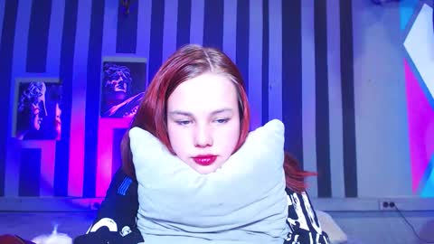 onessandra online show from October 16, 5:54 am