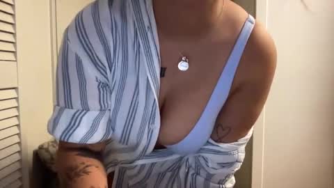 Snapshot of oohhellothere chatting on September 19, 8:24 am Miss Girly online show from September 19, 8:24 am