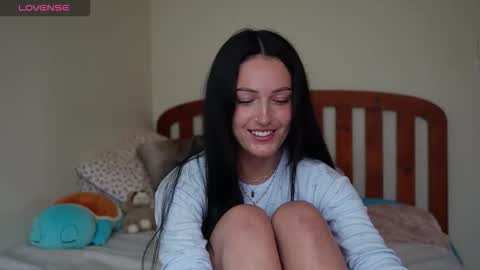 Snapshot of pakeha_princess chatting on October 12, 9:06 pm Holly  online show from October 12, 9:06 pm