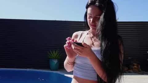 Snapshot of pakeha_princess chatting on September 14, 11:13 pm Holly  online show from September 14, 11:13 pm