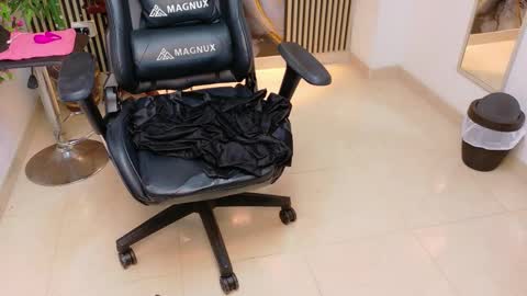 Pam online show from October 24, 4:14 pm