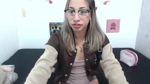 Snapshot of paolabotero chatting on February 25, 12:05 pm Paola online show from February 25, 12:05 pm