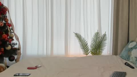 pari_s online show from December 14, 12:23 pm