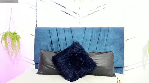 paris_evans_01 online show from January 12, 9:20 pm