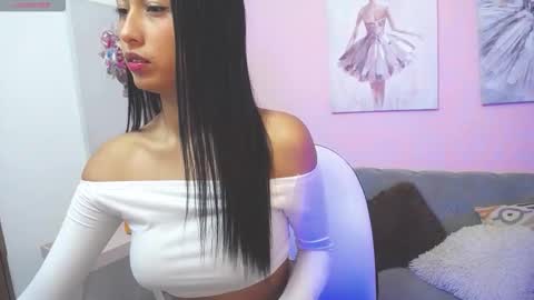 Pau online show from November 17, 2:07 pm