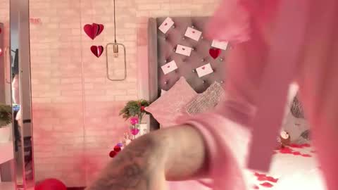 Pau online show from February 14, 3:47 pm