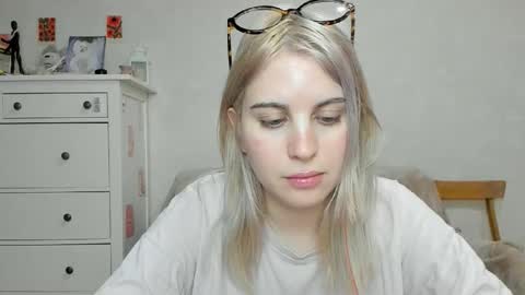 Allisses online show from January 13, 8:40 am