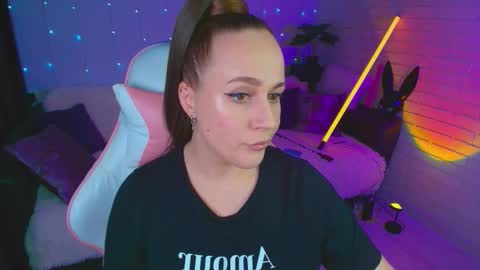 Dia  online show from December 4, 2:36 am