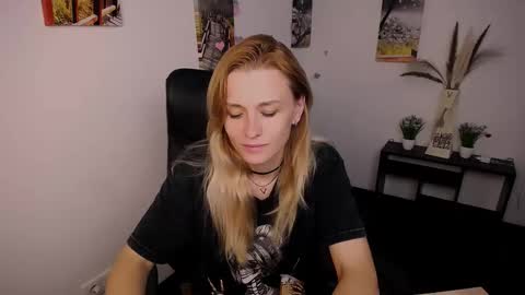 Mia online show from September 17, 7:17 am