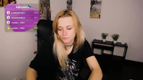 Mia online show from October 3, 7:35 am