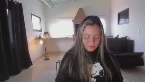 Snapshot of persefone_saira chatting on February 5, 1:00 pm Marie online show from February 5, 1:00 pm