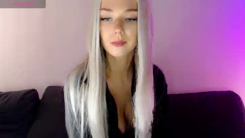 Isabella online show from March 5, 12:00 pm