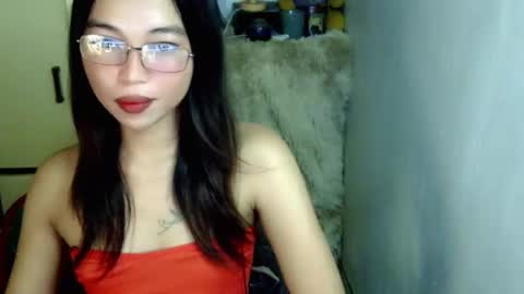 petite_mary69 online show from April 10, 11:05 am