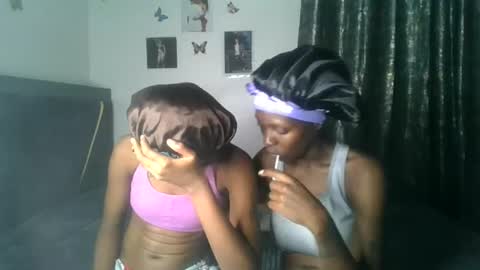 petite_queen69 online show from June 21, 10:36 pm