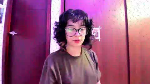 Snapshot of petitee_lunna chatting on October 20, 2:58 am Lunna online show from October 20, 2:58 am