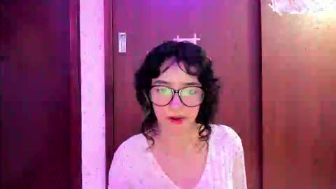 Snapshot of petitee_lunna chatting on September 26, 10:40 pm Lunna online show from September 26, 10:40 pm