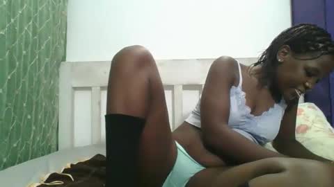 petitesweetchiq online show from May 4, 7:17 pm