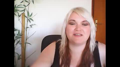 phatpcat73 online show from April 3, 1:53 pm