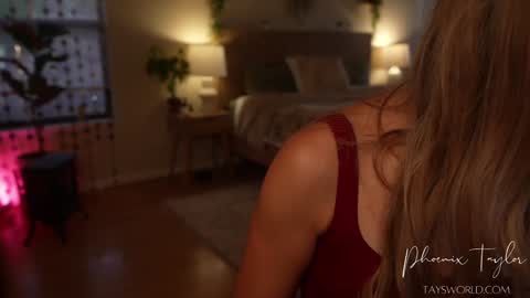 PHOENIX TAYLOR online show from October 29, 1:21 am