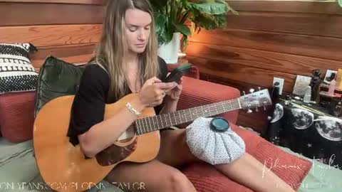 PHOENIX TAYLOR online show from August 7, 7:10 pm