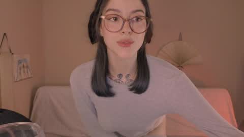 phoenixx_x online show from April 16, 2:01 am