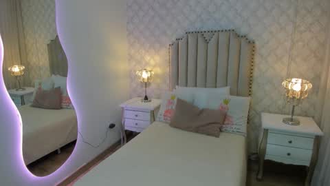    online show from March 27, 11:22 am