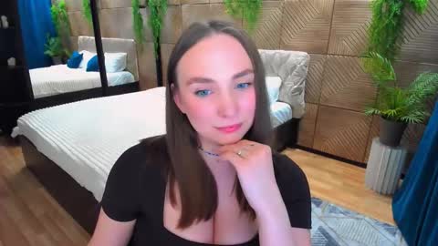 Emelie online show from February 12, 5:47 pm