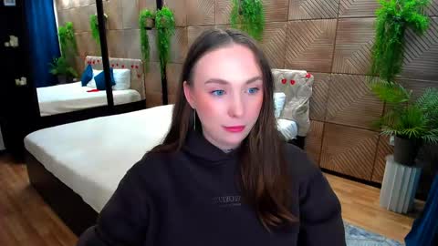 Emelie online show from June 1, 7:26 pm