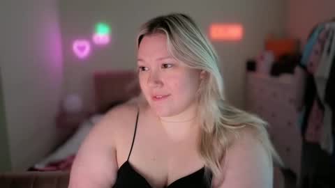 Piggy Rose online show from November 2, 7:06 pm