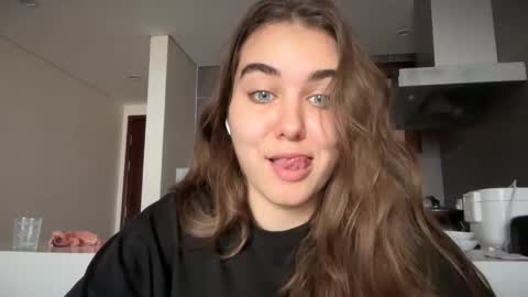 Susie online show from December 19, 2:38 am