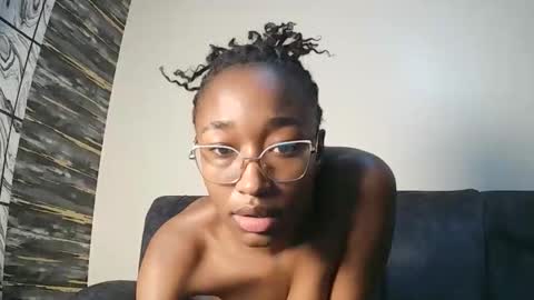 PinkyAura online show from March 9, 11:13 am