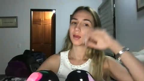 Pinkilola online show from March 31, 2:00 am