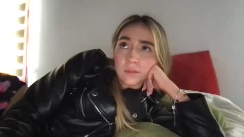 Pinkilola online show from April 10, 2:56 pm