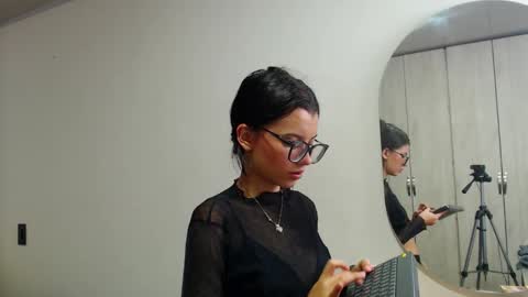 pinky_f00x online show from February 2, 8:19 pm