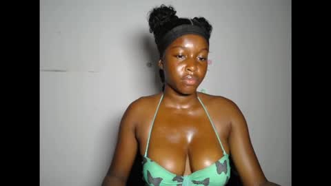 pinkykiki_247 online show from November 22, 6:43 pm