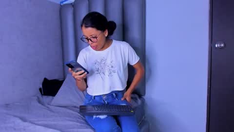 pitufa__ online show from January 5, 8:45 pm