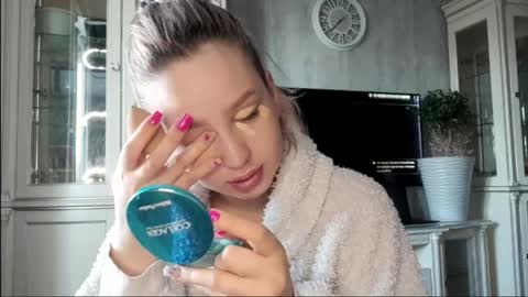 Caroline online show from April 2, 2:42 am