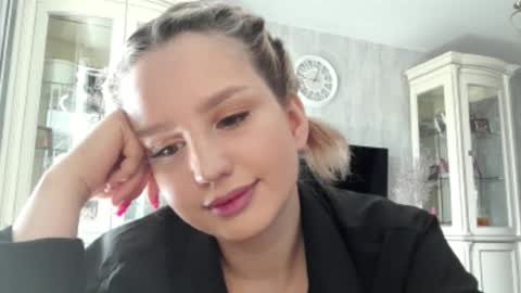 Caroline online show from April 11, 7:45 am