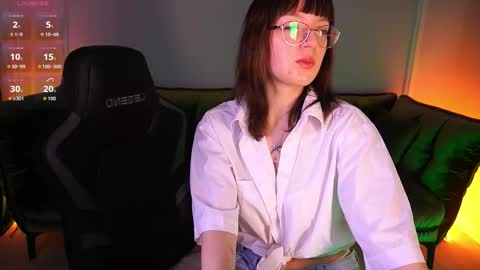 pixiepeachh online show from November 15, 8:04 am