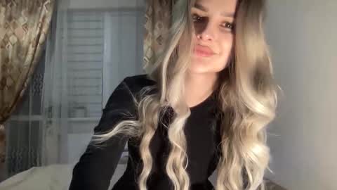 Mia online show from October 19, 8:44 pm